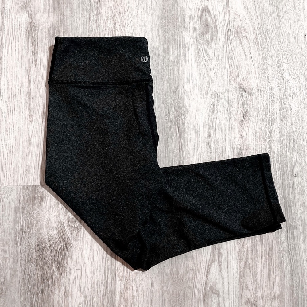Grey cropped Lululemon leggings